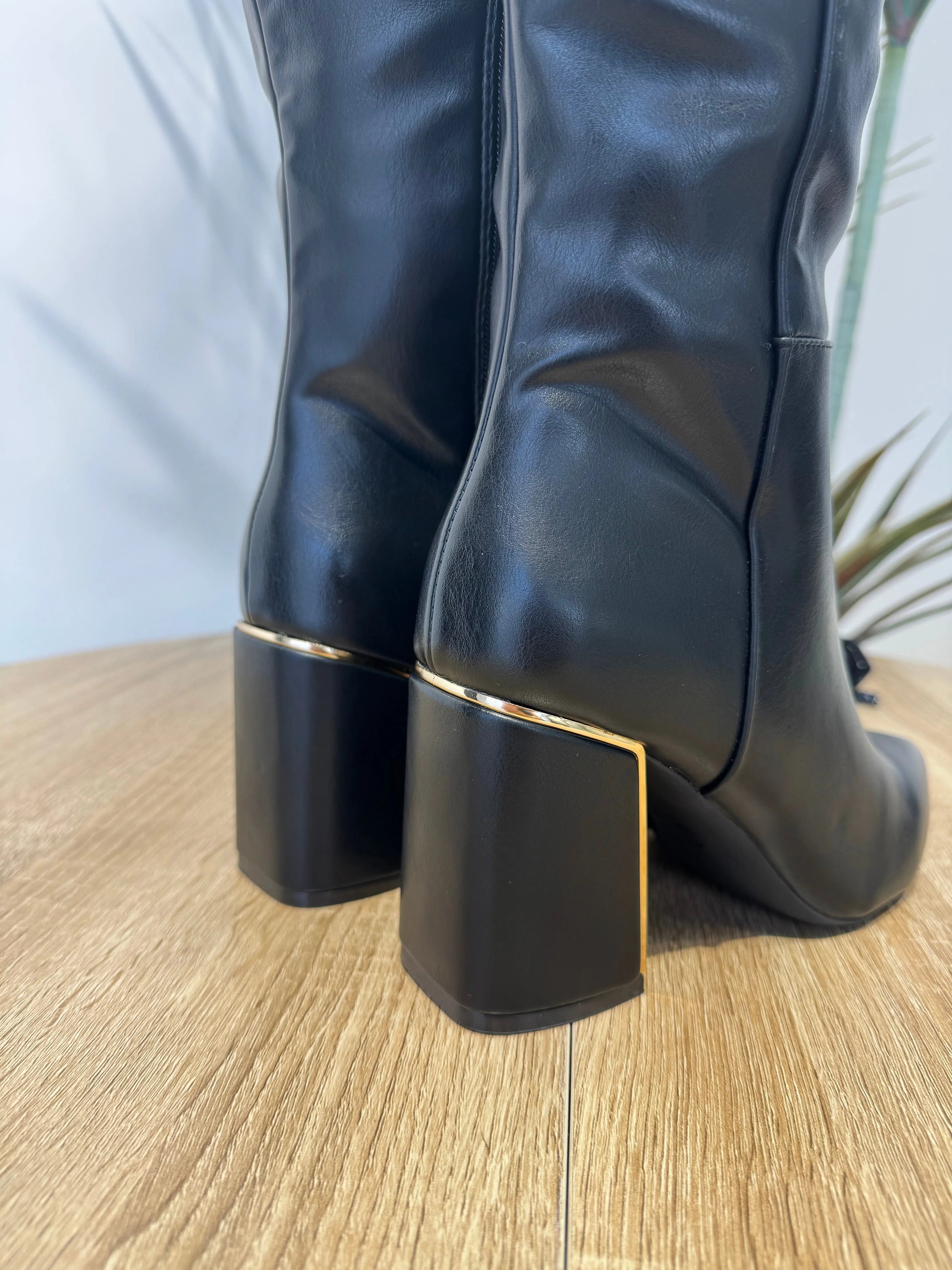 Bottes noires à talons DS.Sélection