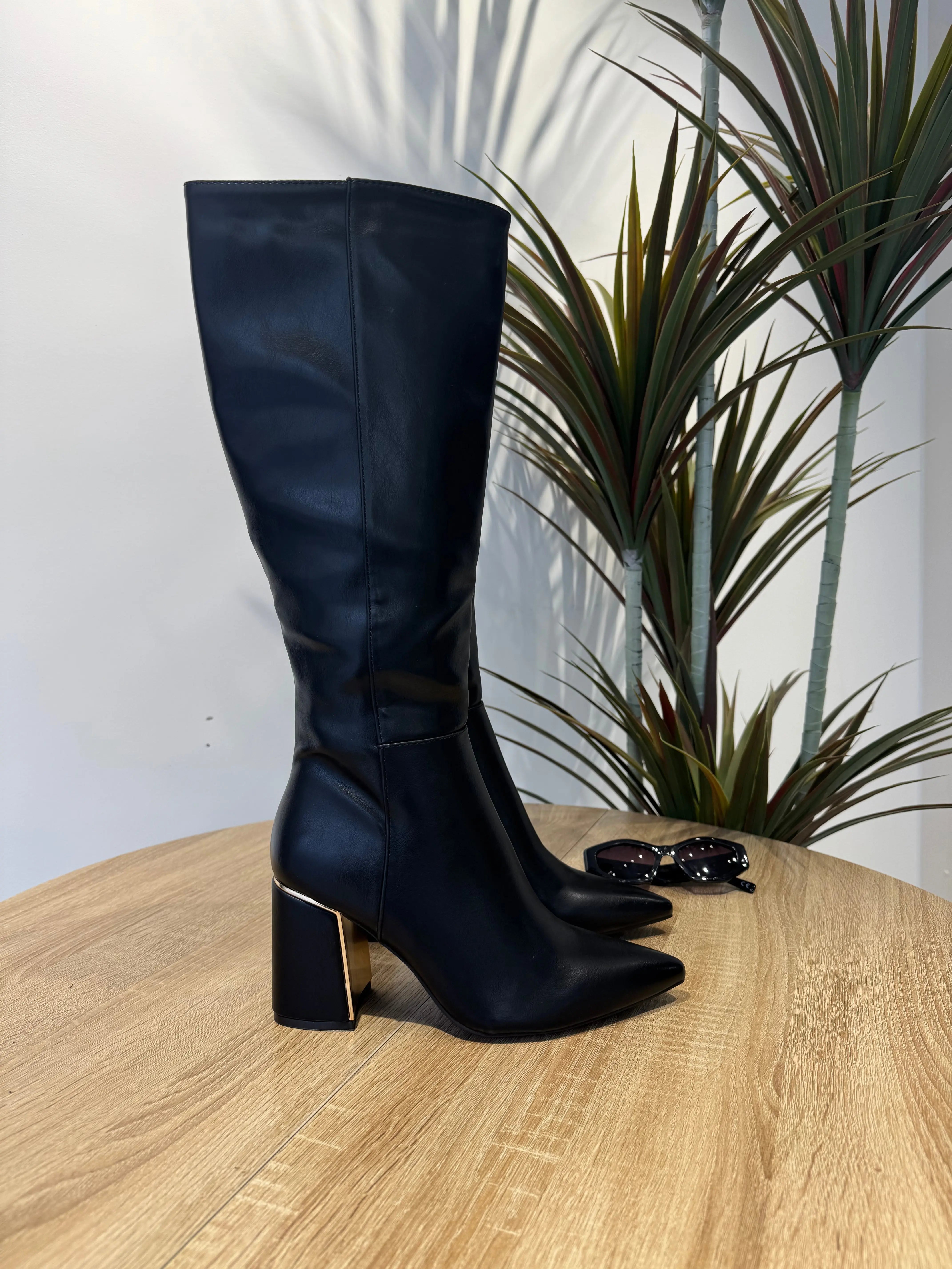 Bottes noires à talons DS.Sélection