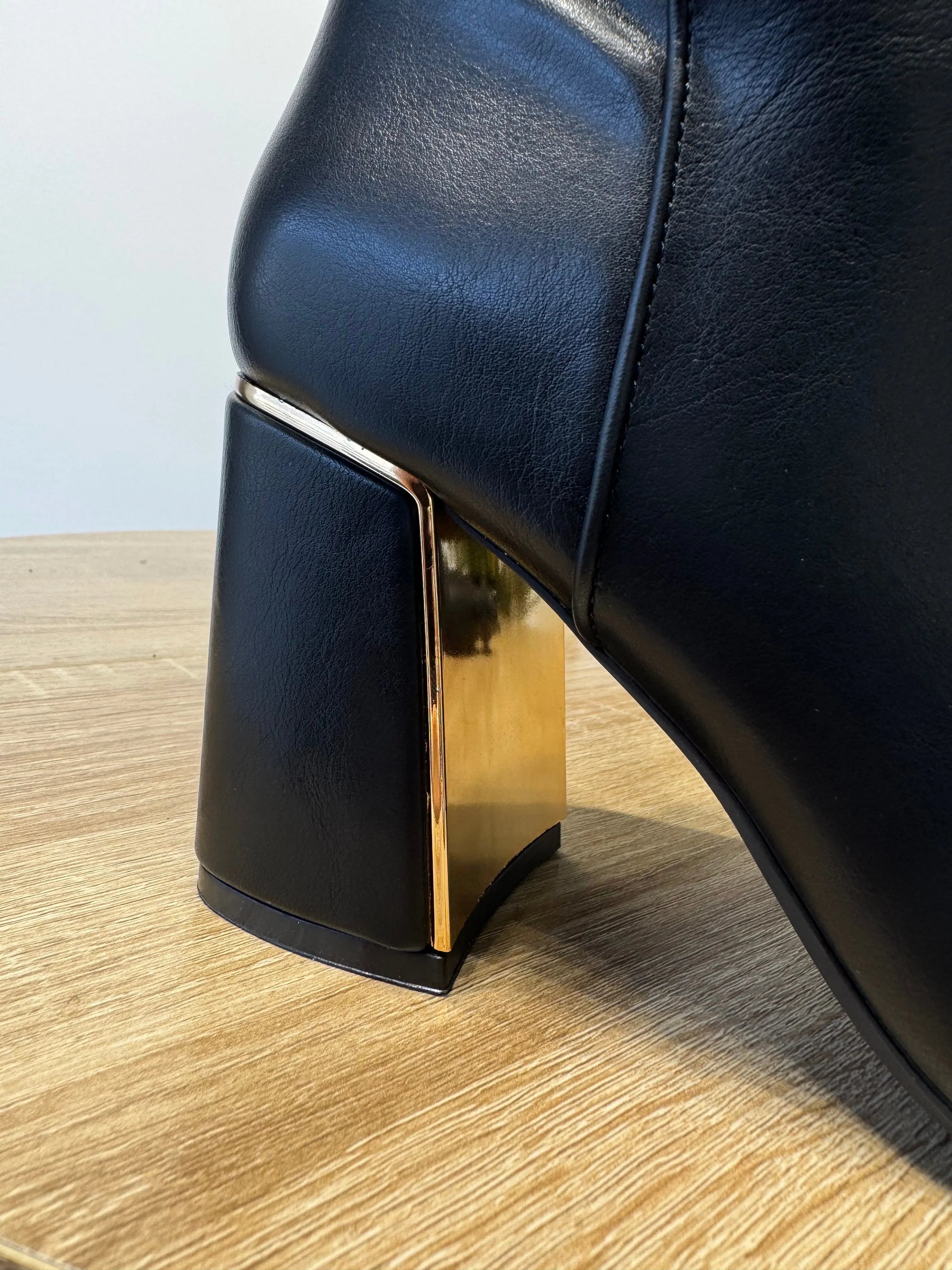 Bottes noires à talons DS.Sélection