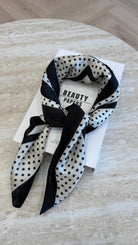 Foulard carré blanc à pois DS.Sélection