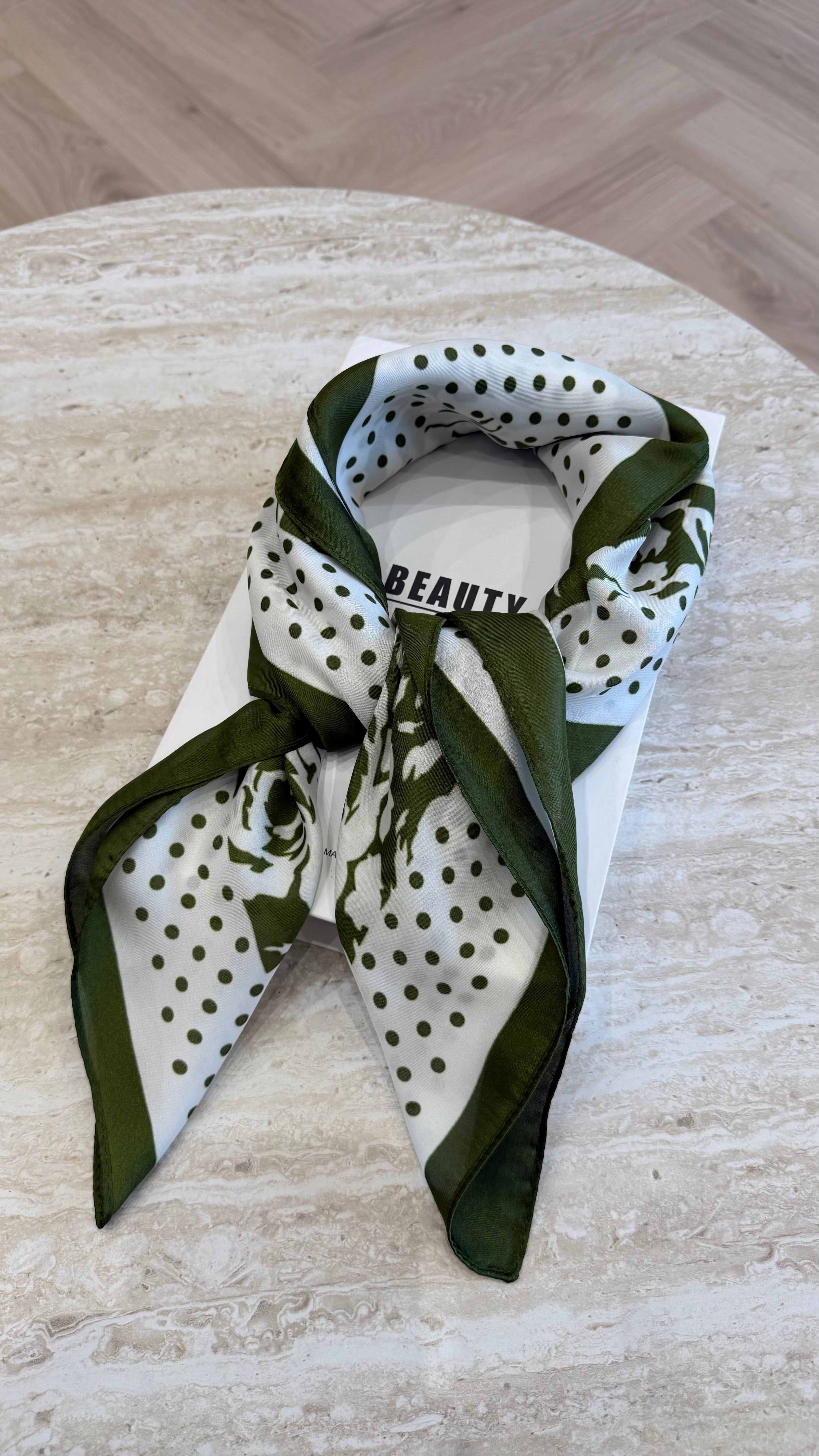 Foulard carré kaki DS.Sélection