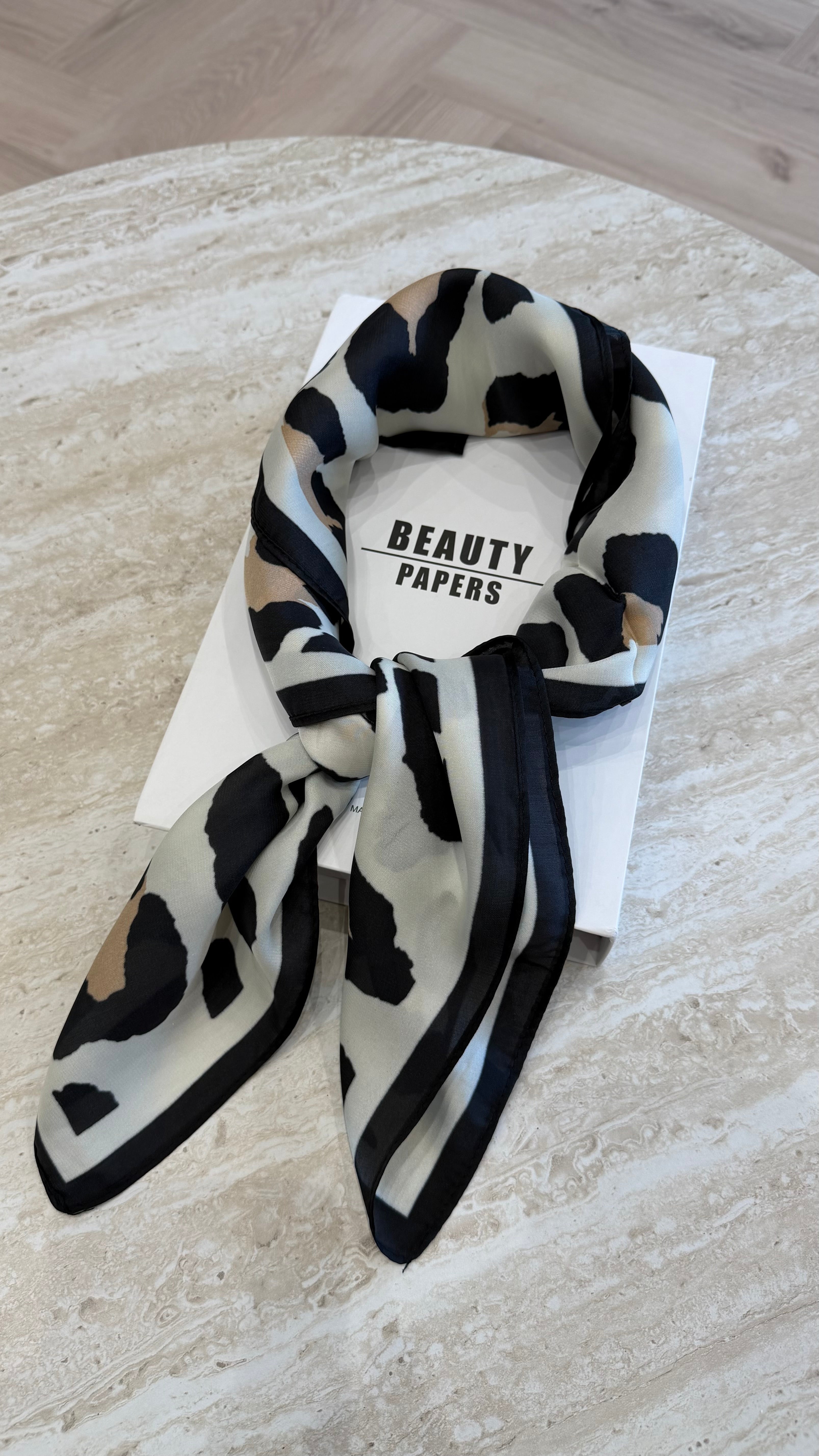 Foulard carré léopard DS.Sélection