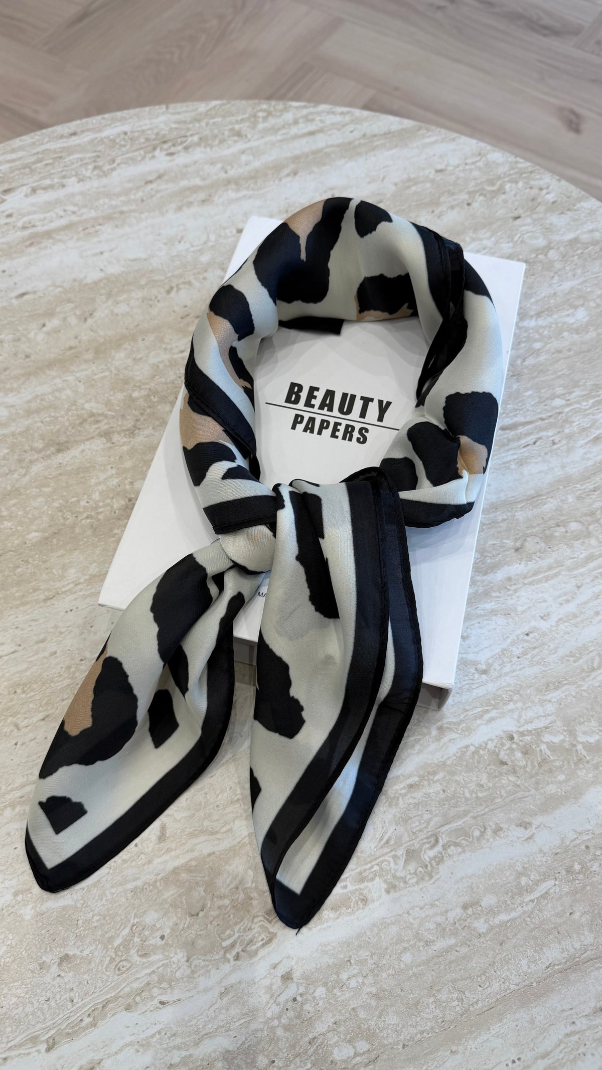 Foulard carré léopard DS.Sélection