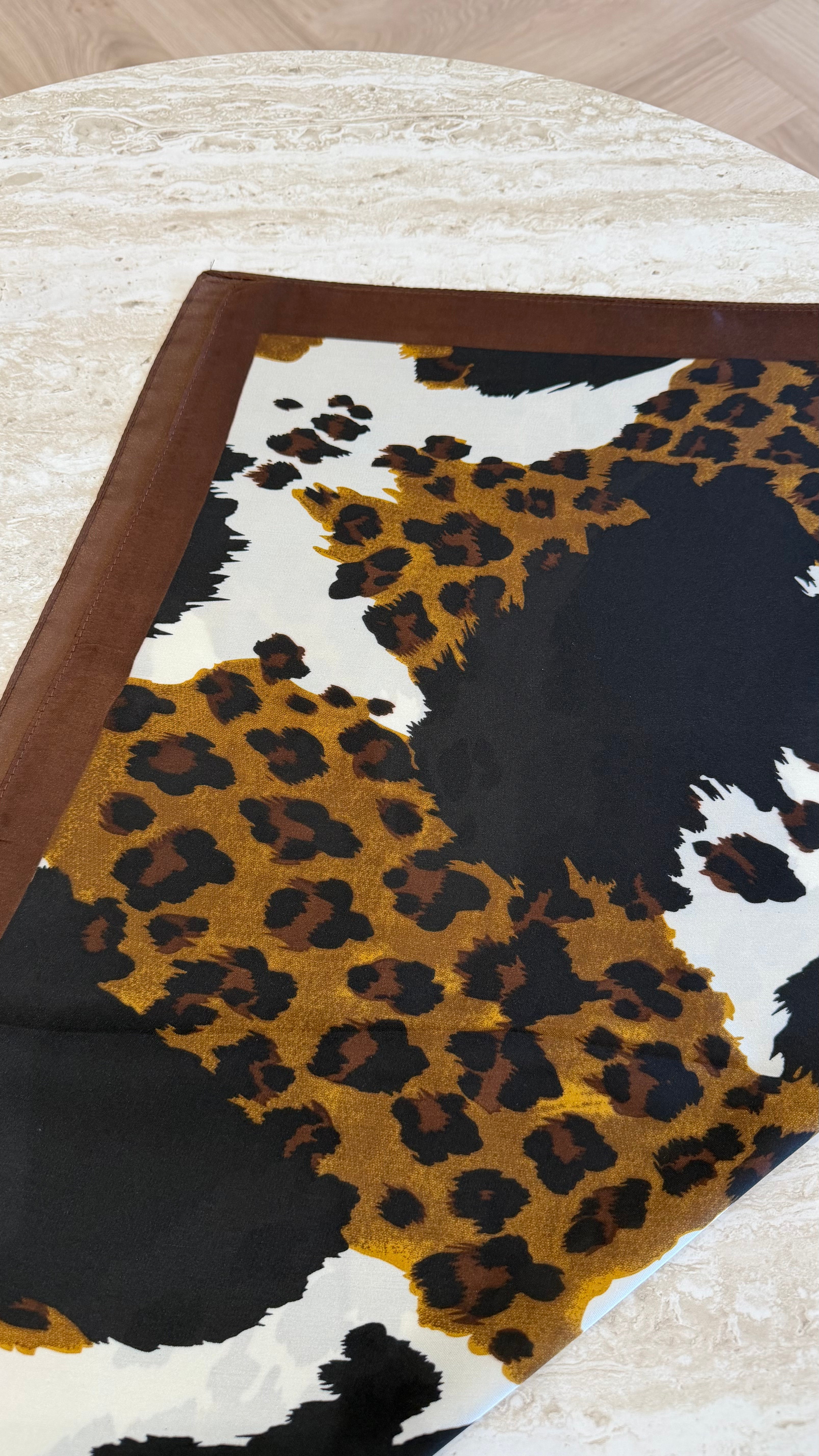 Foulard carré léopard/vache DS.Sélection