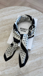 Foulard carré noir et blanc DS.Sélection