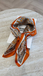 Foulard carré orange DS.Sélection