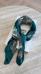 Foulard carré vert DS.Sélection