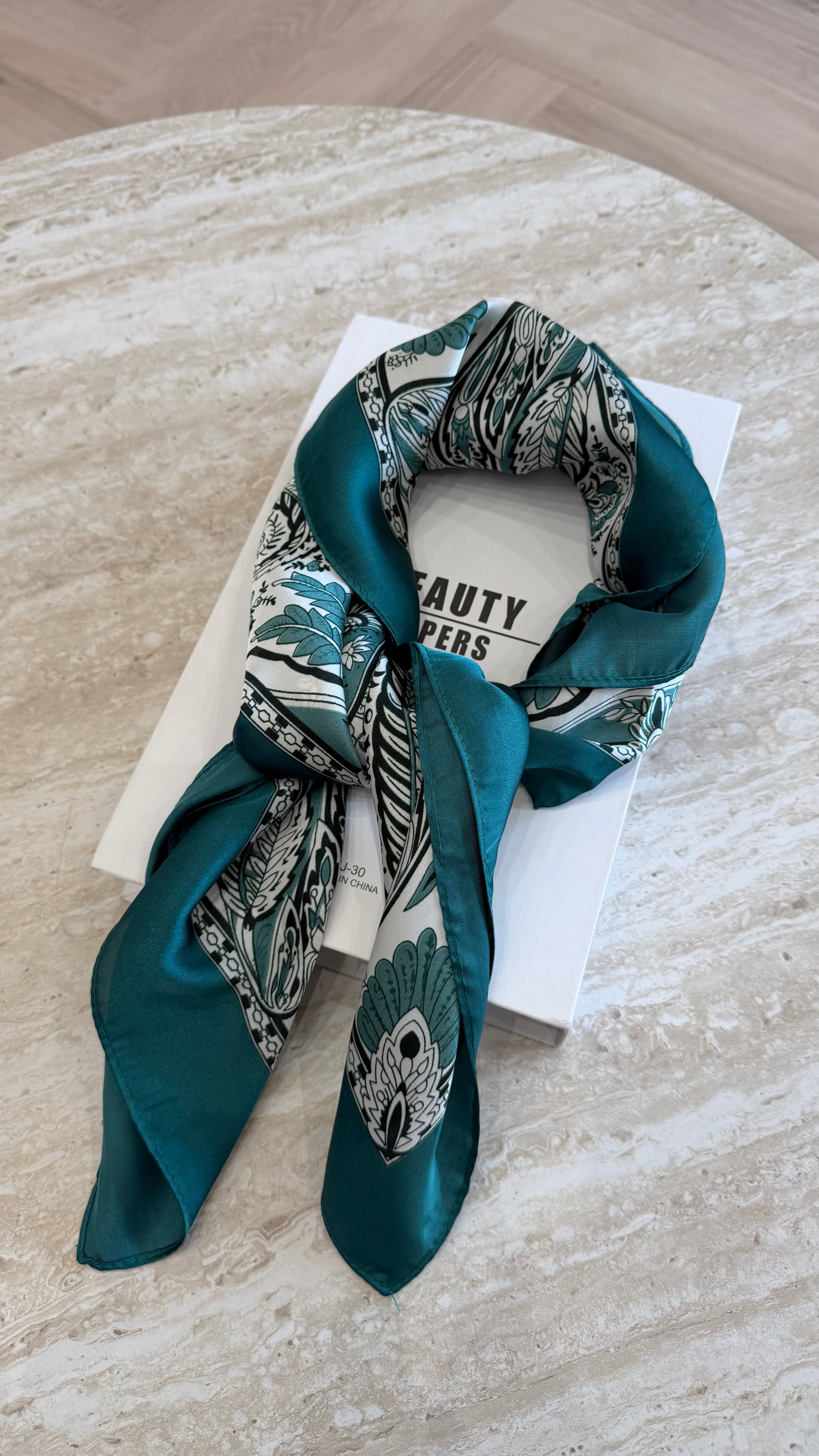 Foulard carré vert DS.Sélection