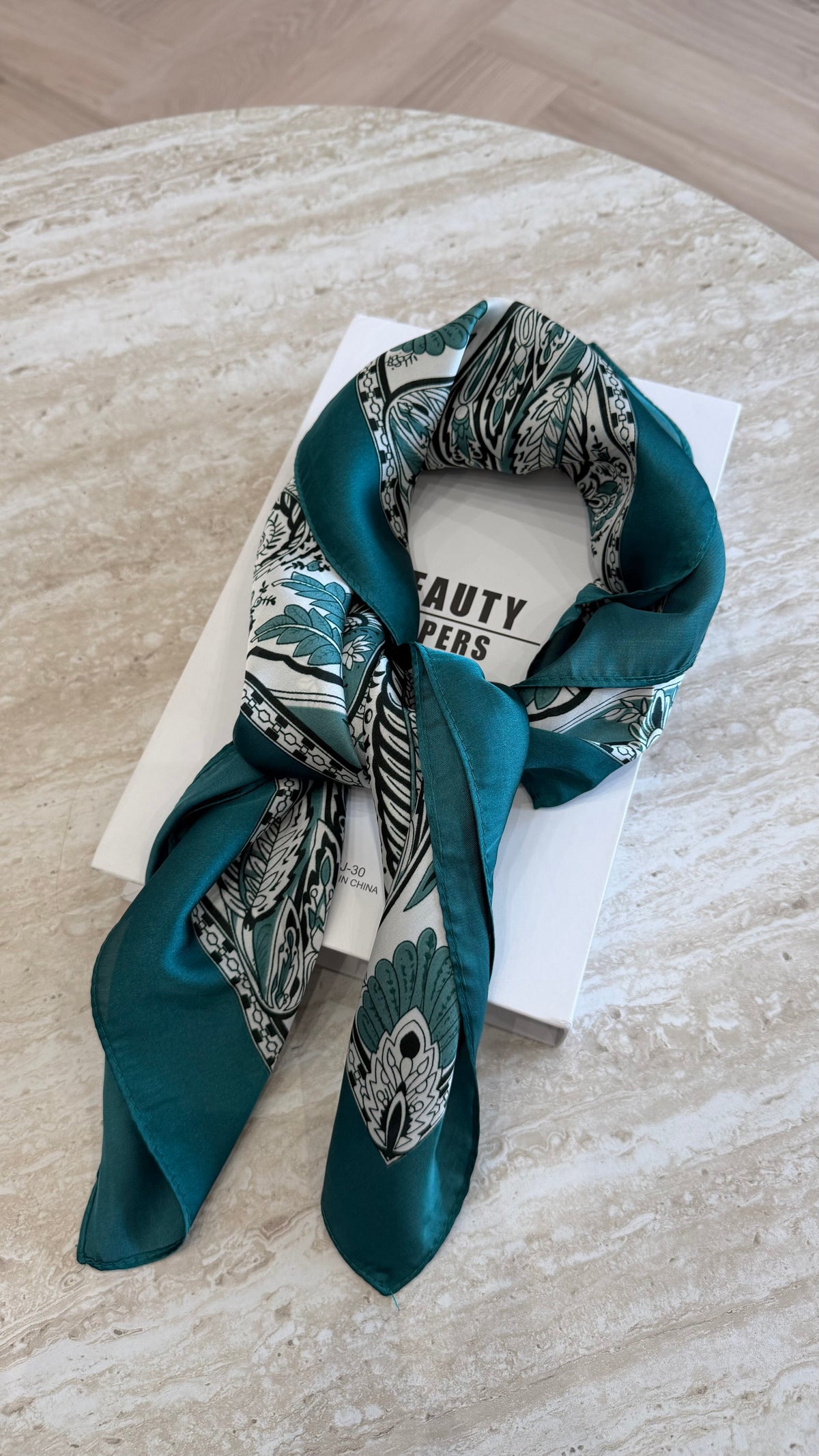 Foulard carré vert DS.Sélection
