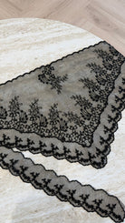 Foulard triangle à dentelle noir DS.Sélection
